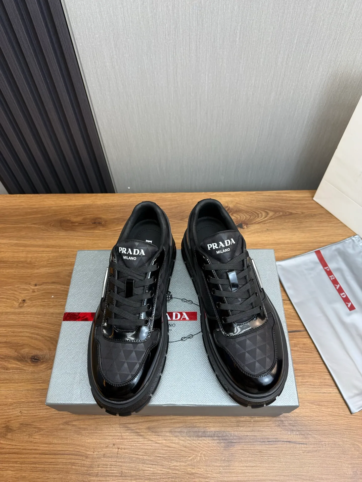 Men's shoes 💰580💰 [PRADA] Autumn and winter hot men's shoes shipped 👏Official website synchronized ⬆️Original fly-woven cowhide fabric + cowhide lining, 1⃣️:1⃣️reproduction, original sole, 38-45 (45. Customized, non-refundable)